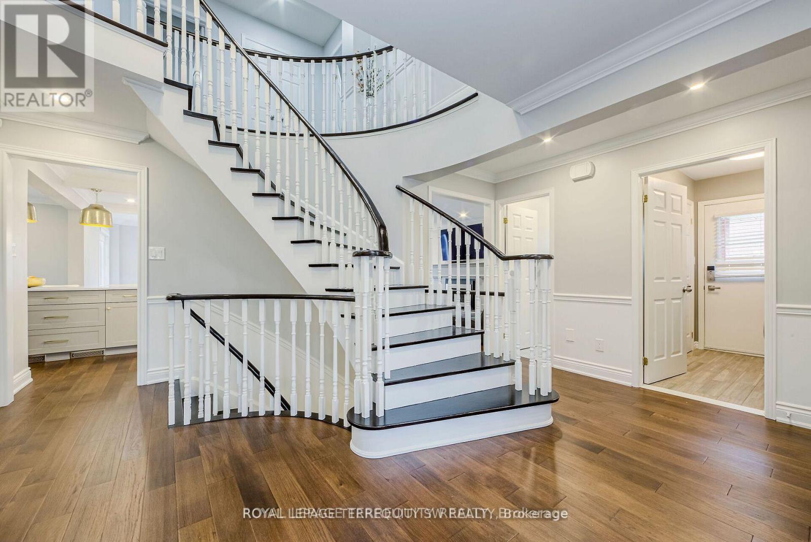 2025 Parklane Crescent Property Photo 2