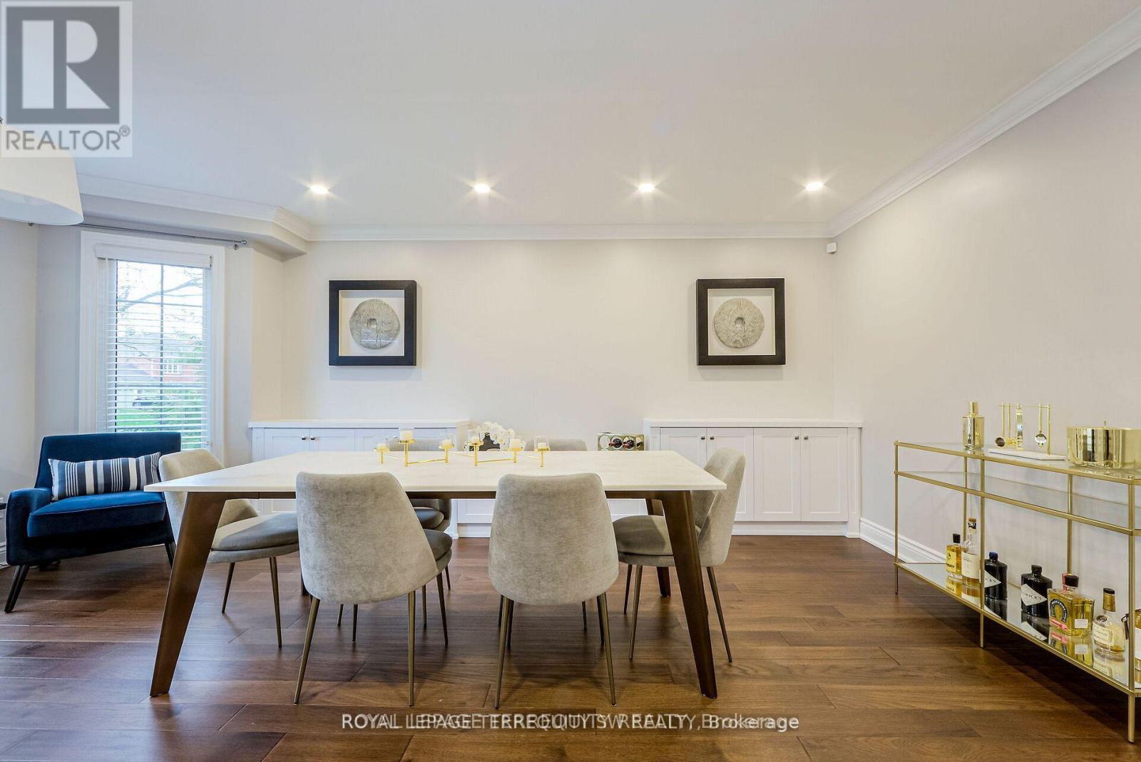 2025 Parklane Crescent Property Photo 3