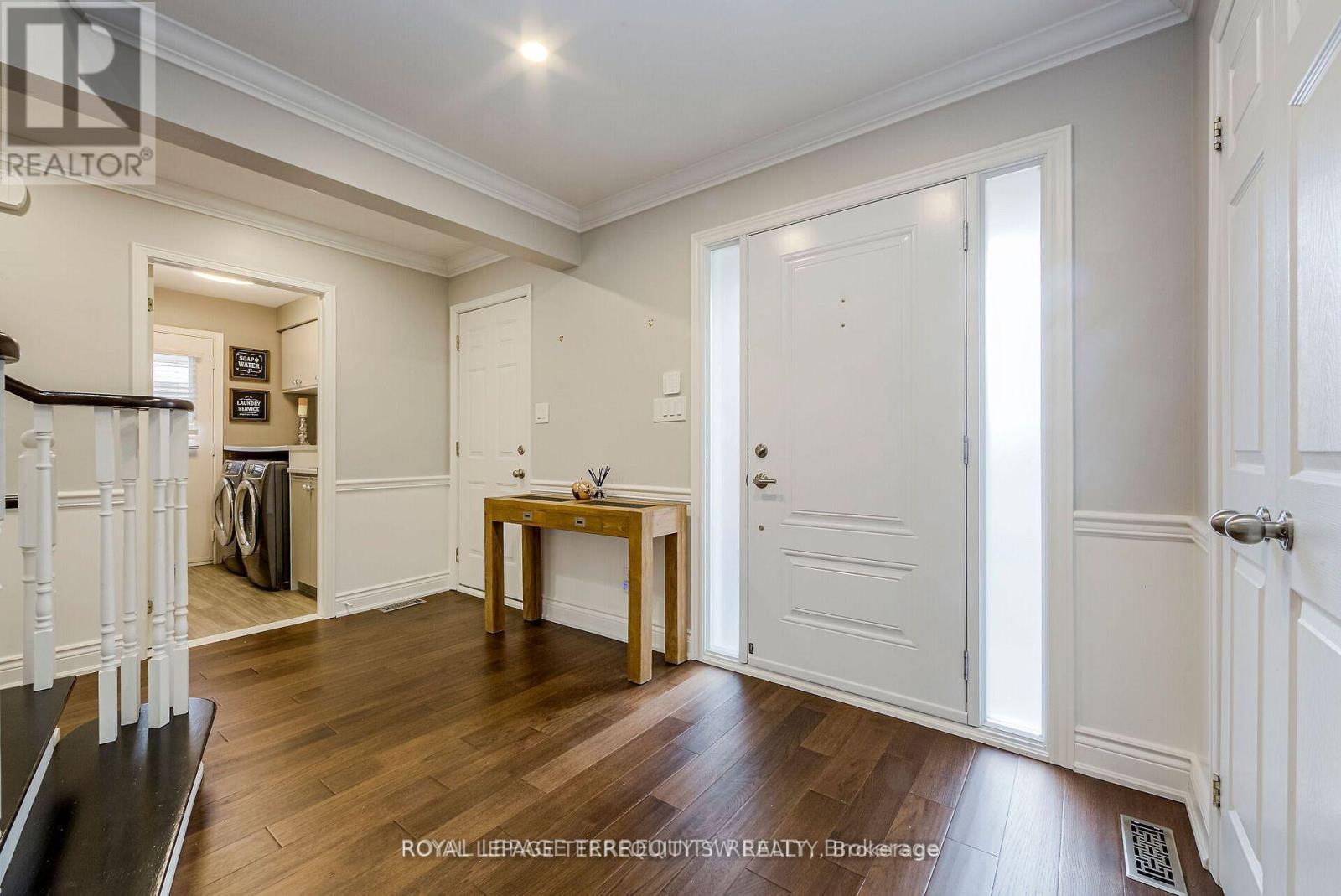 2025 Parklane Crescent Property Photo 5