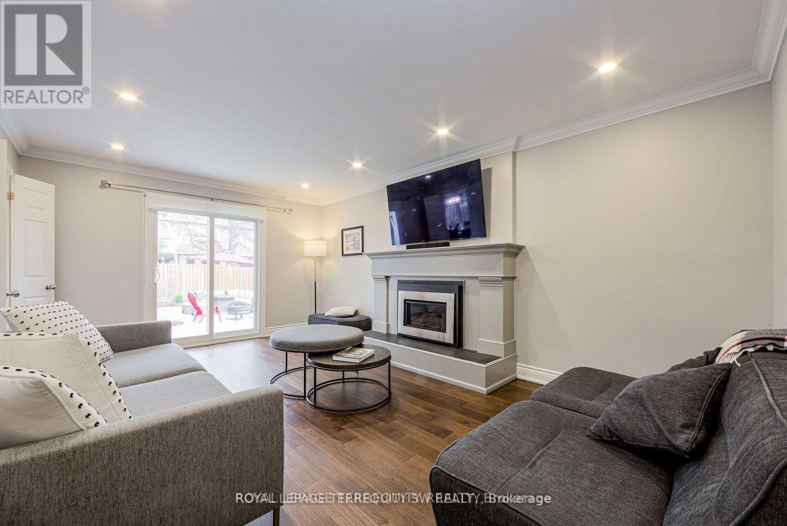 2025 Parklane Crescent Property Photo 7