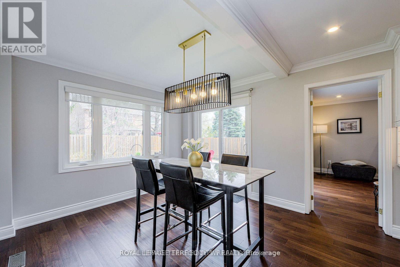 2025 Parklane Crescent Property Photo 8