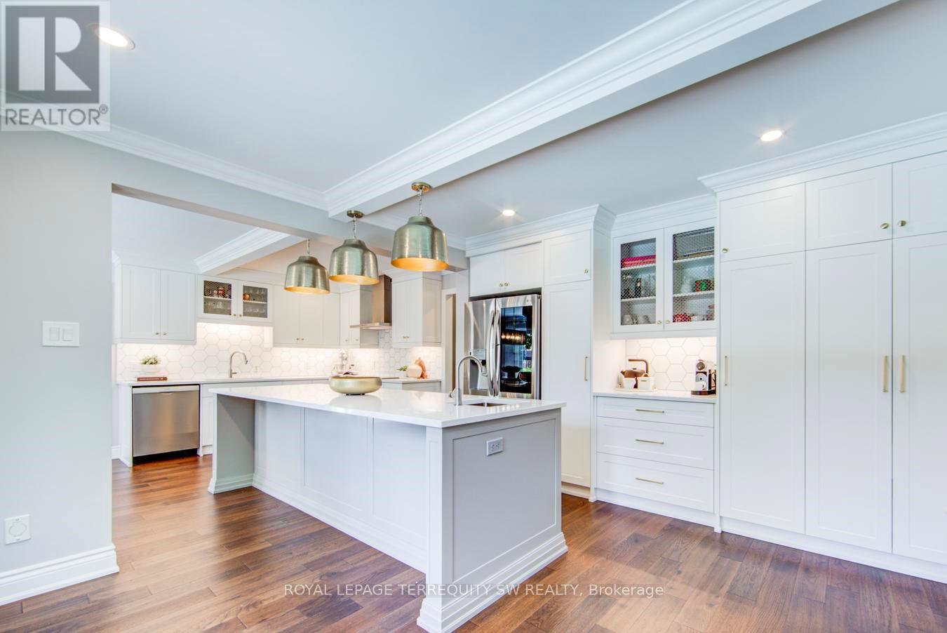 2025 Parklane Crescent Property Photo 10