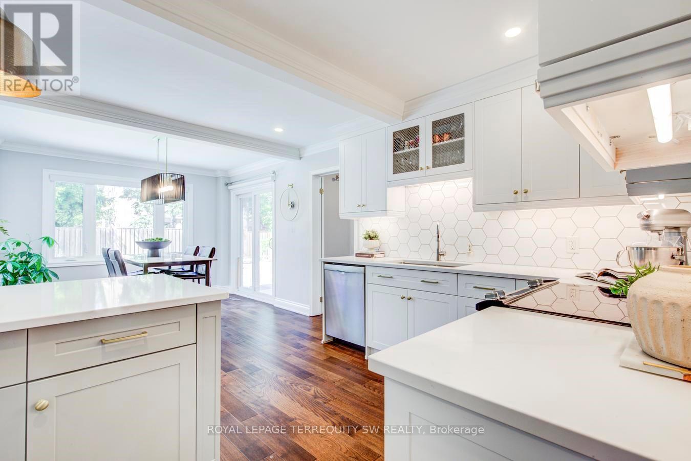 2025 Parklane Crescent Property Photo 14
