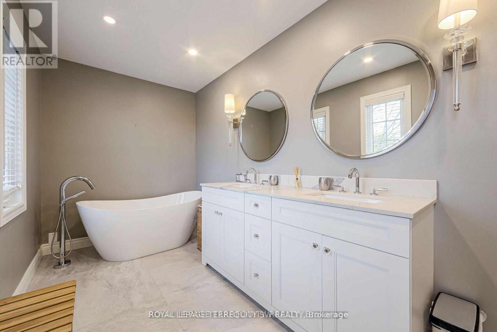 2025 Parklane Crescent Property Photo 24