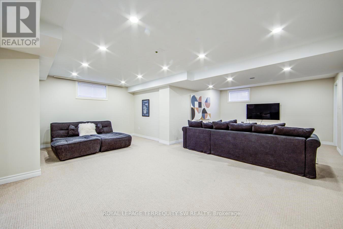 2025 Parklane Crescent Property Photo 39