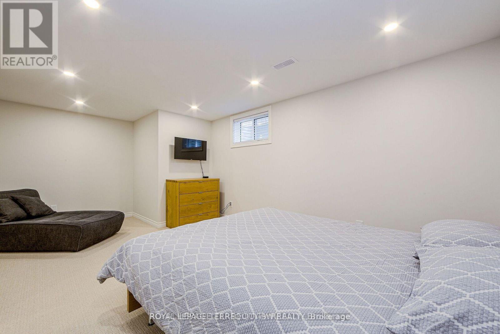 2025 Parklane Crescent Property Photo 41
