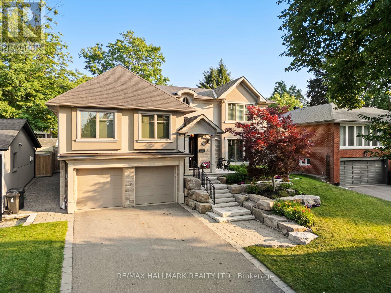 25 Queensborough Crescent Property Photo 1