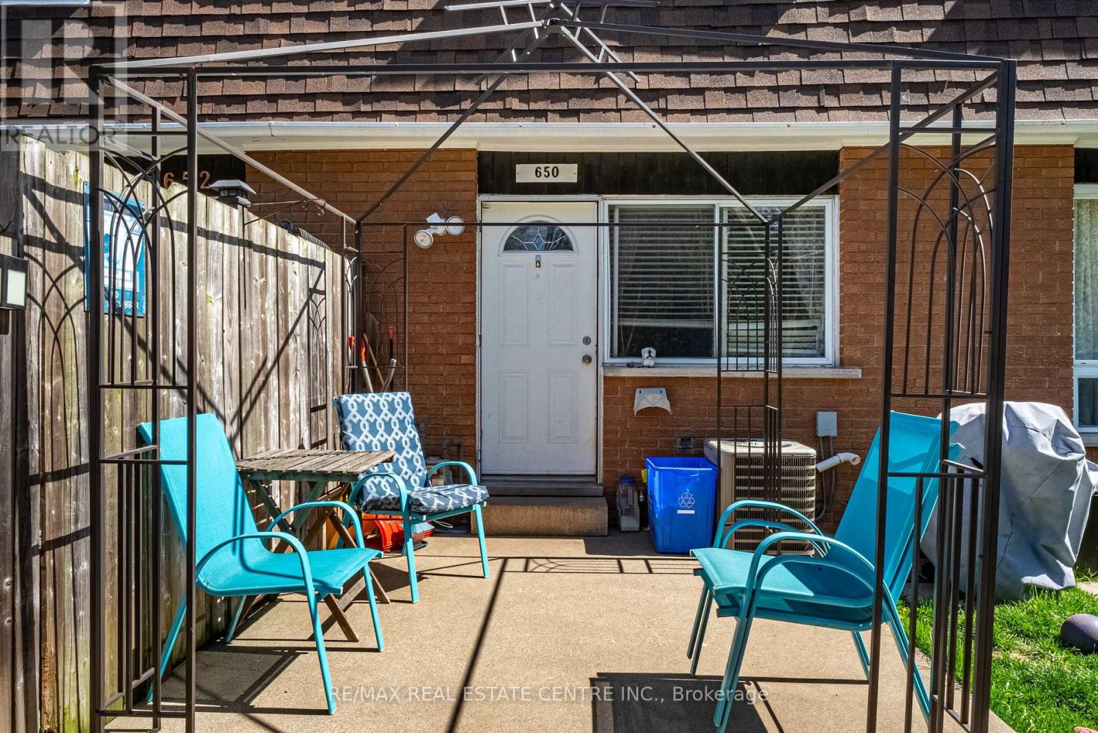 648-654 Francis Road S Property Photo 9