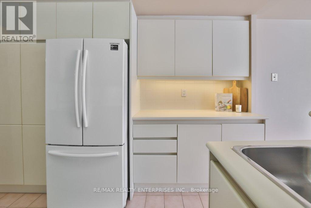 211 - 1800 The Collegeway Property Photo 8