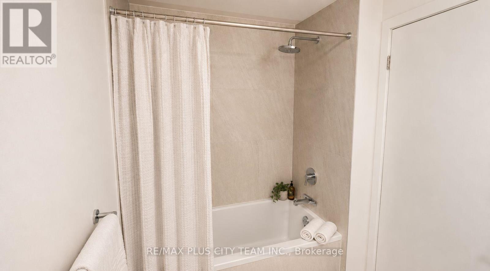 302 - 1007 The Queensway Property Photo 12