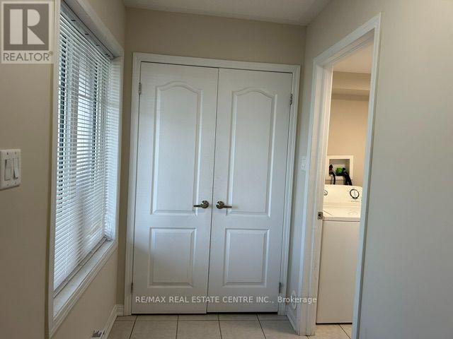 4 - 6020 Derry Road Property Photo 3