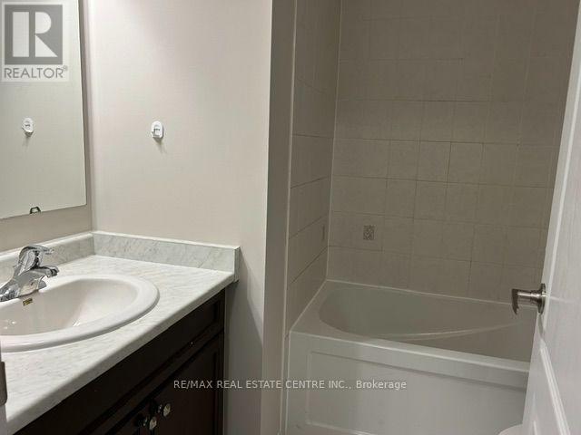 4 - 6020 Derry Road Property Photo 9