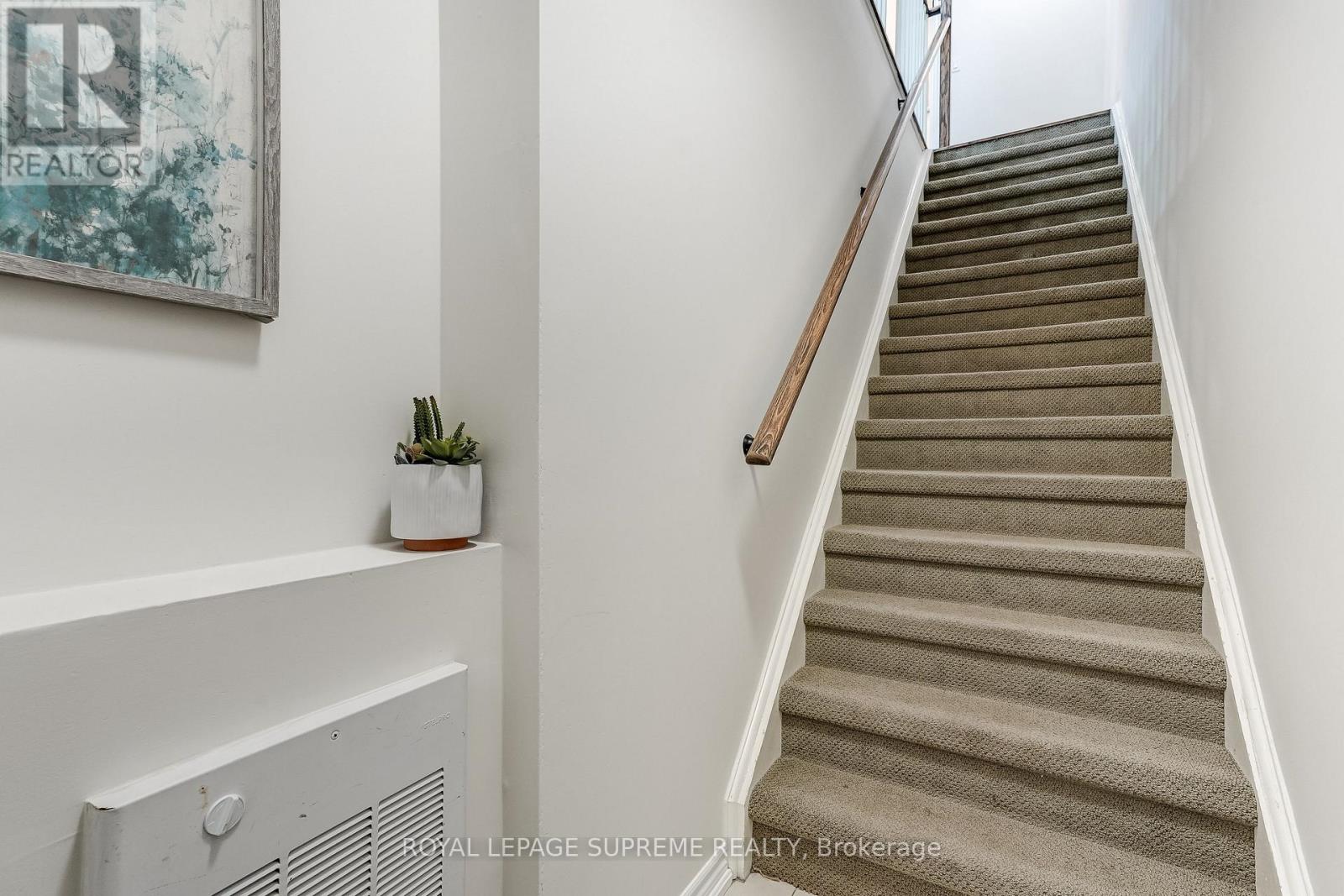 36 - 70 Eastwood Park Garden Property Photo 7