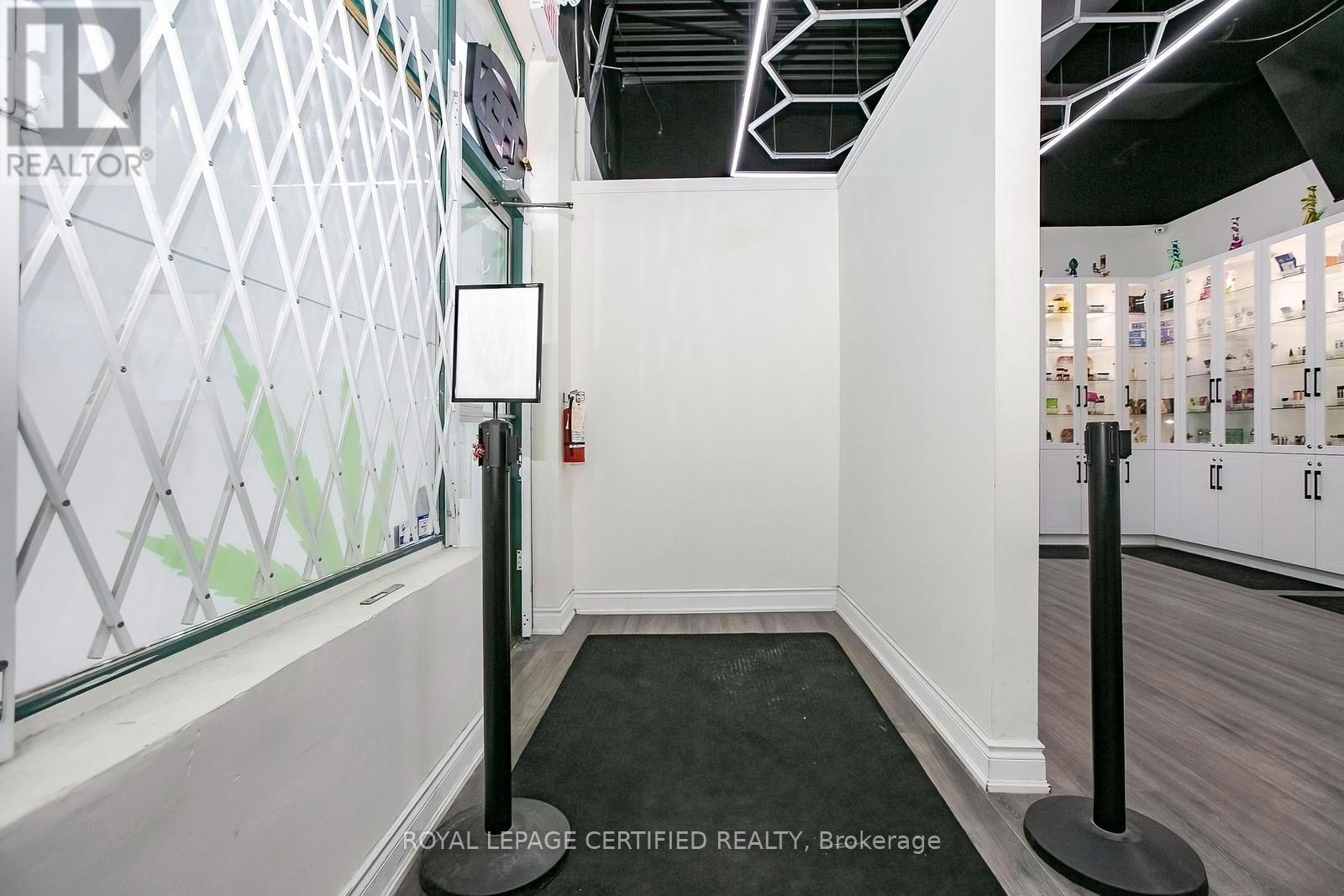 F4 - 1252 Eglinton Avenue W Property Photo 8
