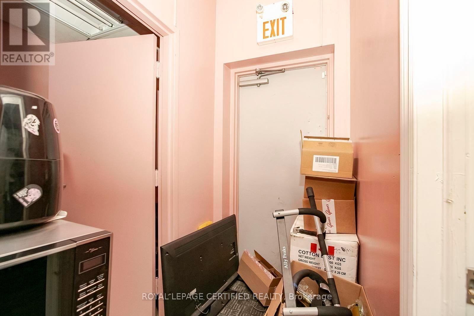 F4 - 1252 Eglinton Avenue W Property Photo 15