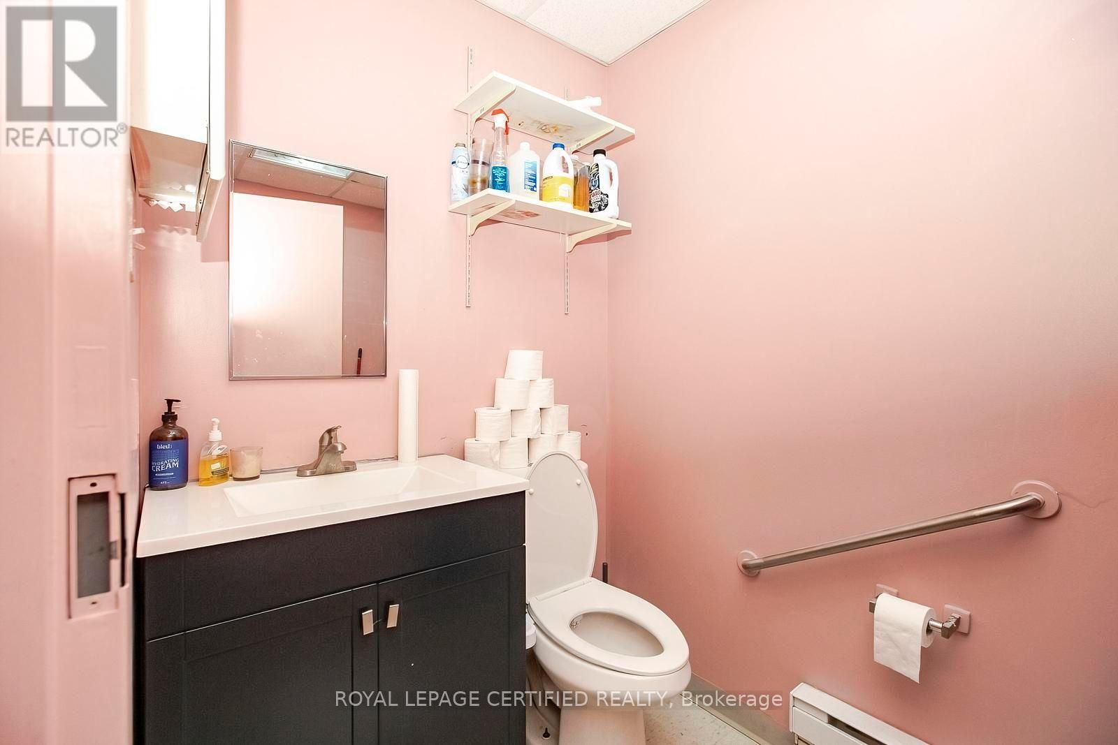 F4 - 1252 Eglinton Avenue W Property Photo 17