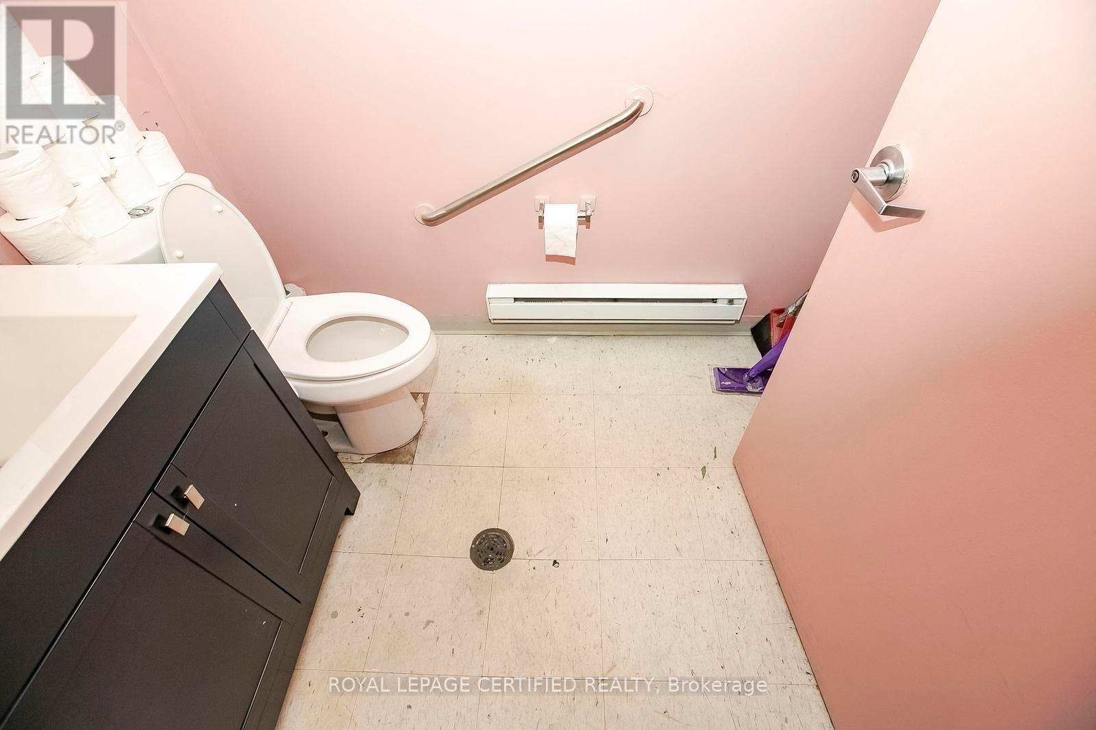 F4 - 1252 Eglinton Avenue W Property Photo 18