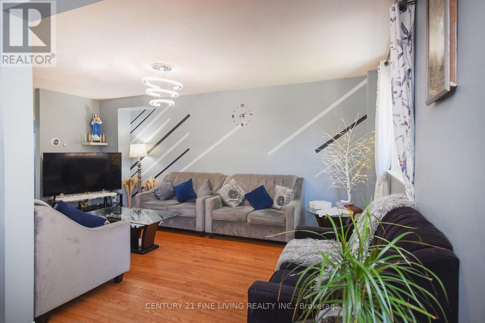 34 - 2700 Battleford Road Property Photo 4