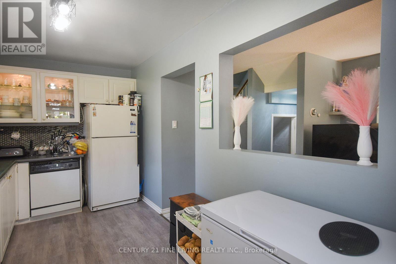 34 - 2700 Battleford Road Property Photo 7