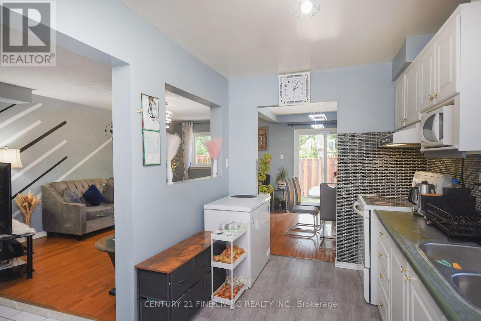 34 - 2700 Battleford Road Property Photo 8