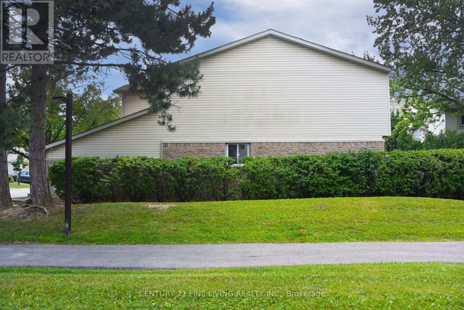 34 - 2700 Battleford Road Property Photo 32