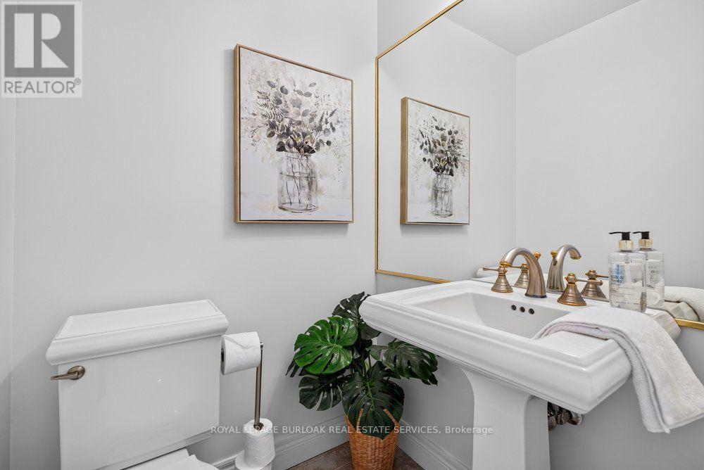 4 - 2136 Old Lakeshore Road Property Photo 12
