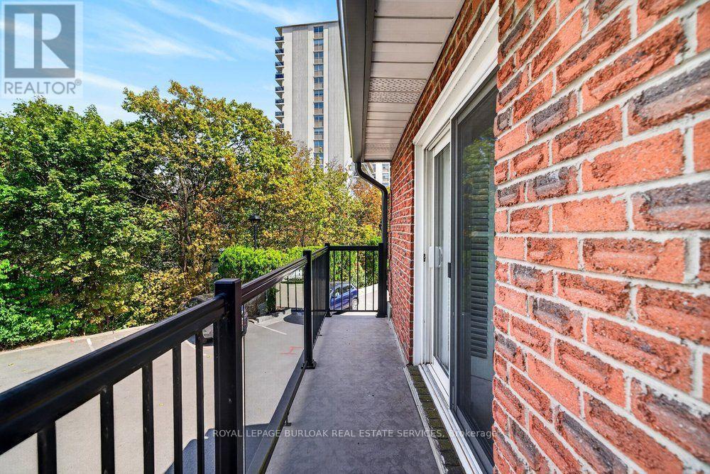 4 - 2136 Old Lakeshore Road Property Photo 27