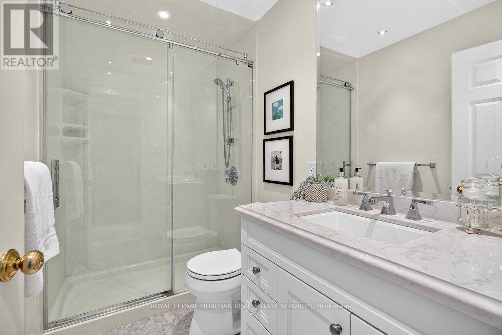 4 - 2136 Old Lakeshore Road Property Photo 28