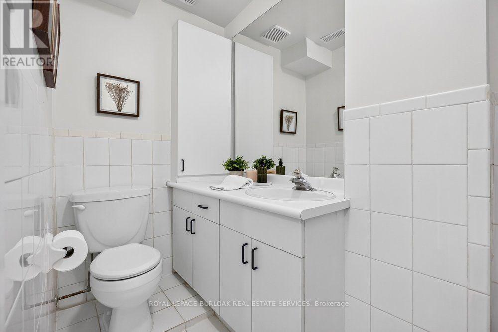 4 - 2136 Old Lakeshore Road Property Photo 33