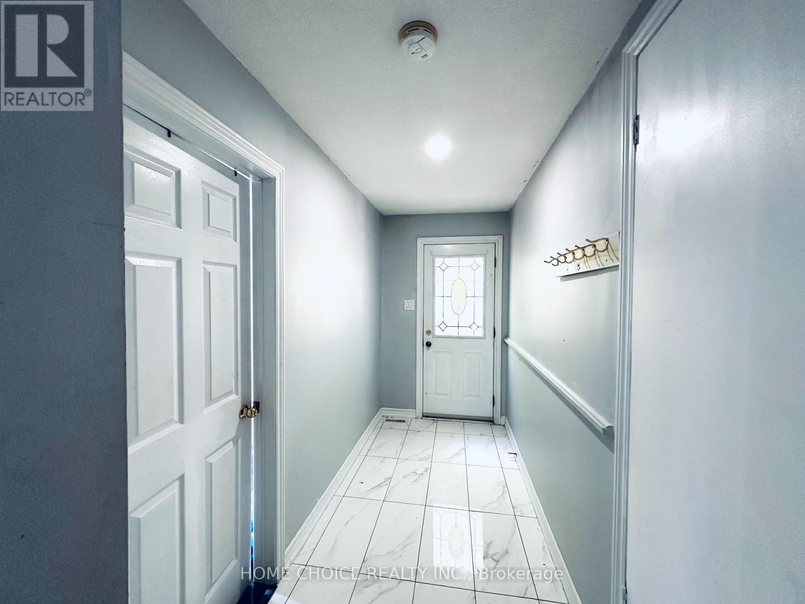 Lower Level - 130 Earnscliffe Circle Property Photo 2