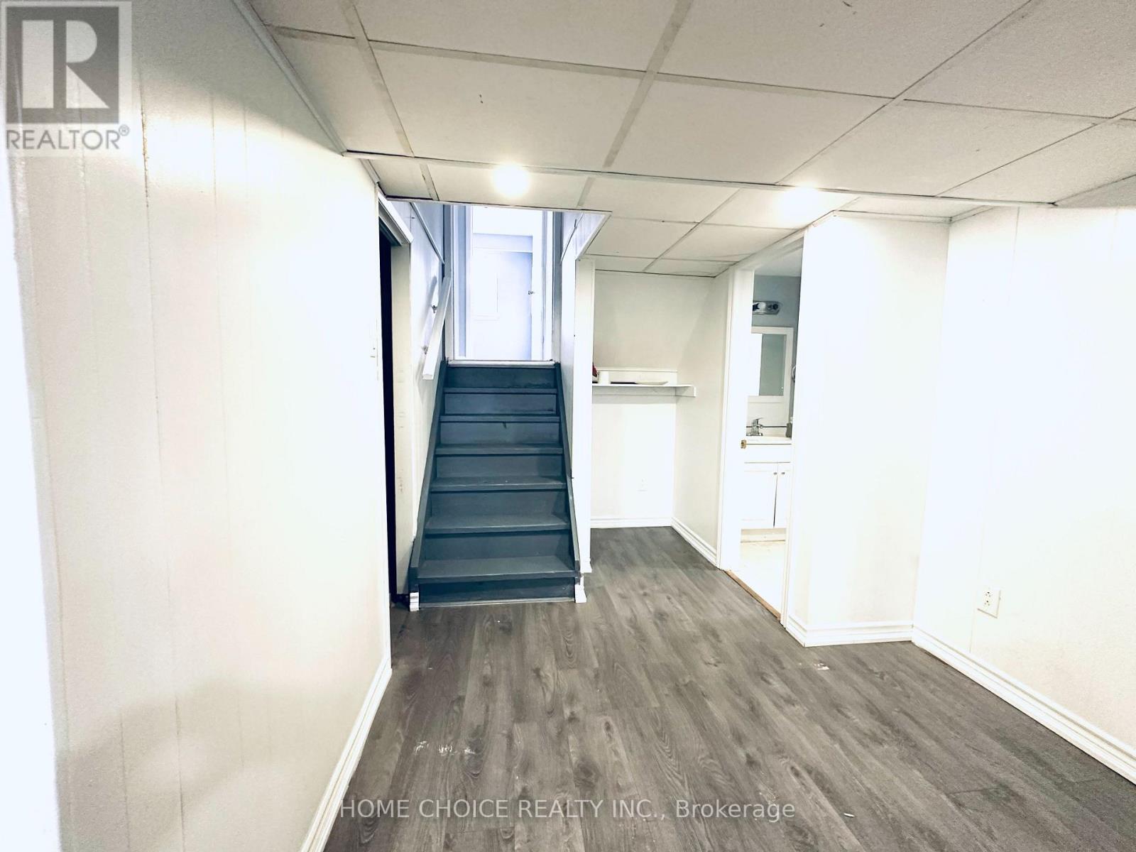 Lower Level - 130 Earnscliffe Circle Property Photo 17