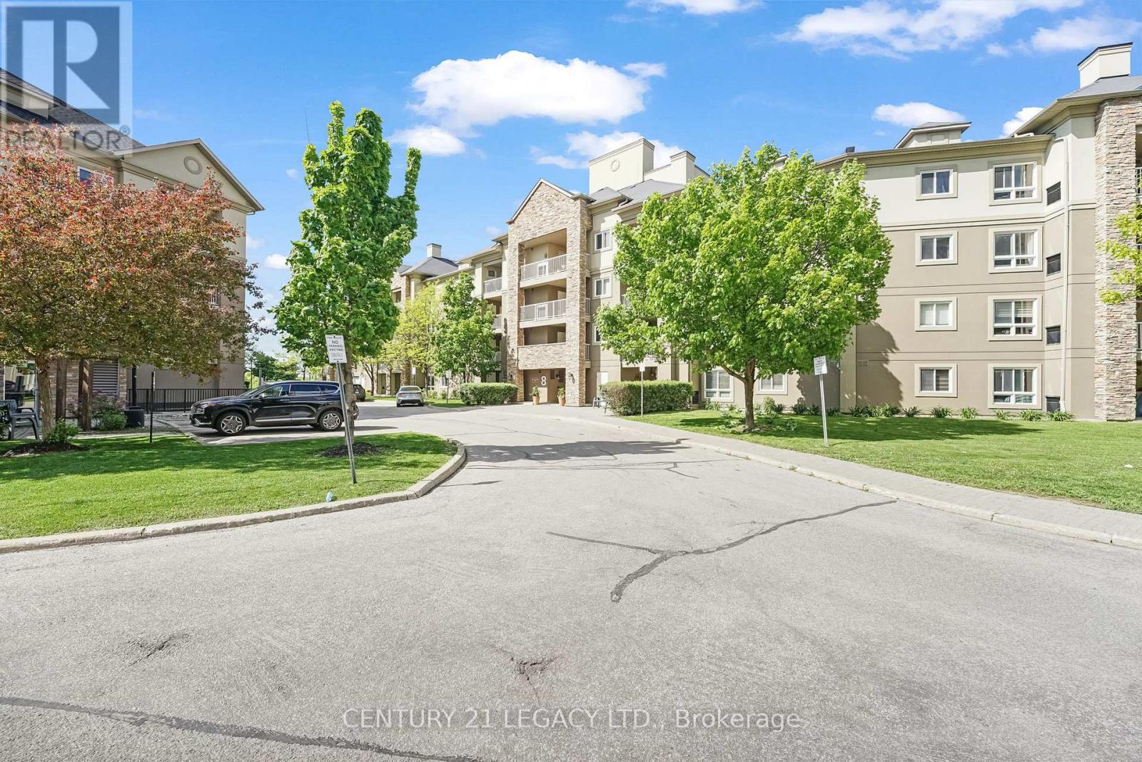 1307 - 8 Dayspring Circle Property Photo 1