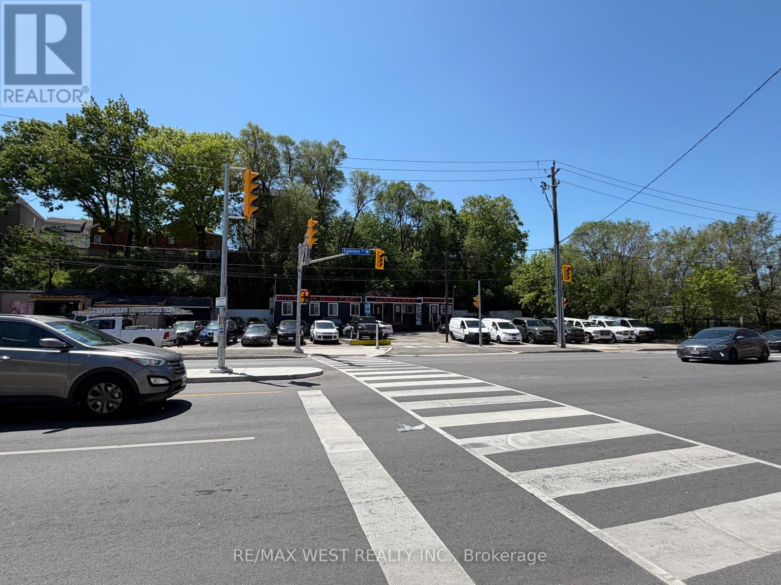 2471-b Eglinton Avenue W Property Photo 5