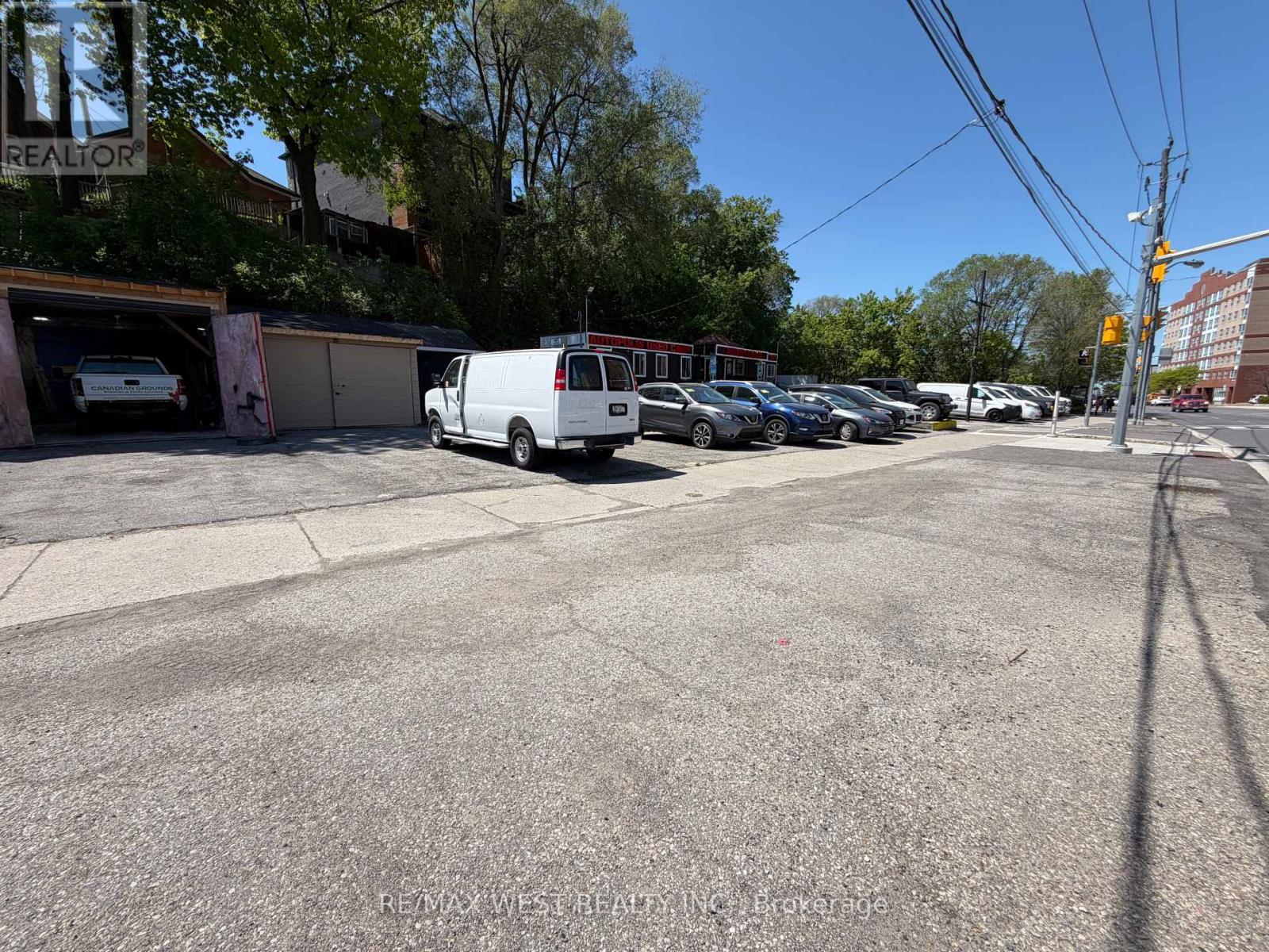 2471-b Eglinton Avenue W Property Photo 9