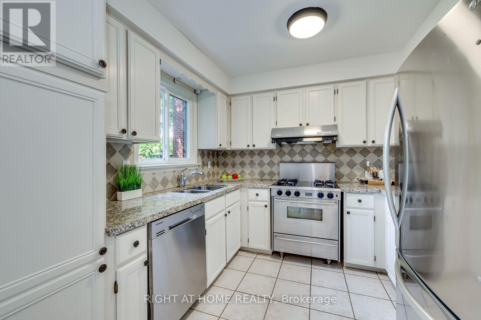 1025 Vanier Drive Property Photo 10