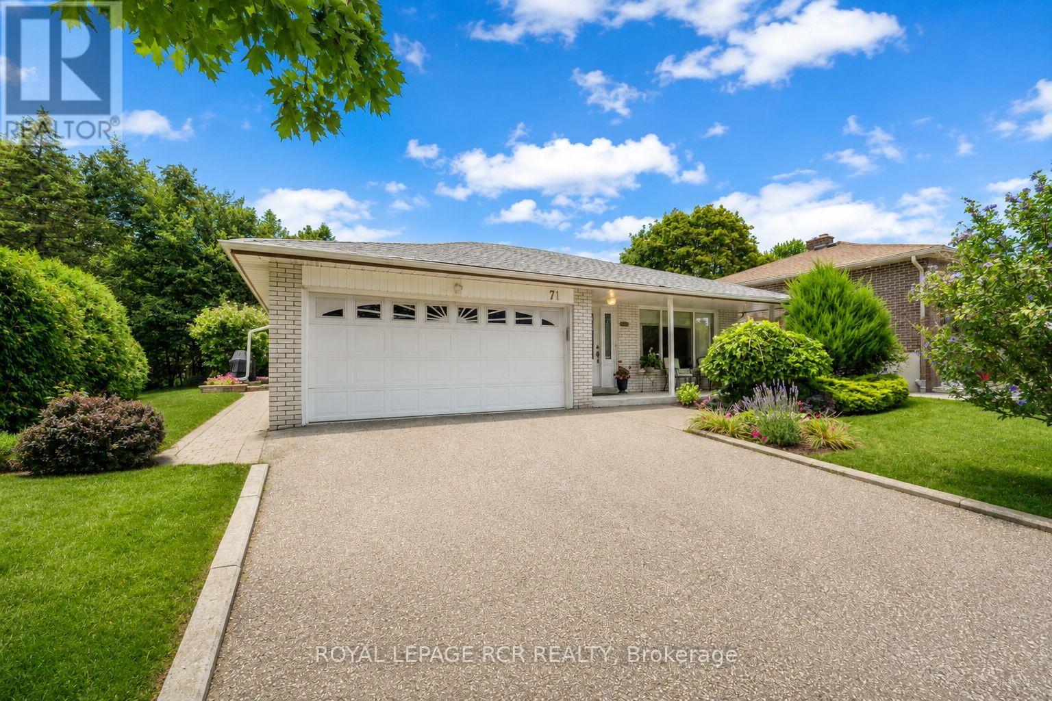 71 BIRCHVIEW CRESCENT