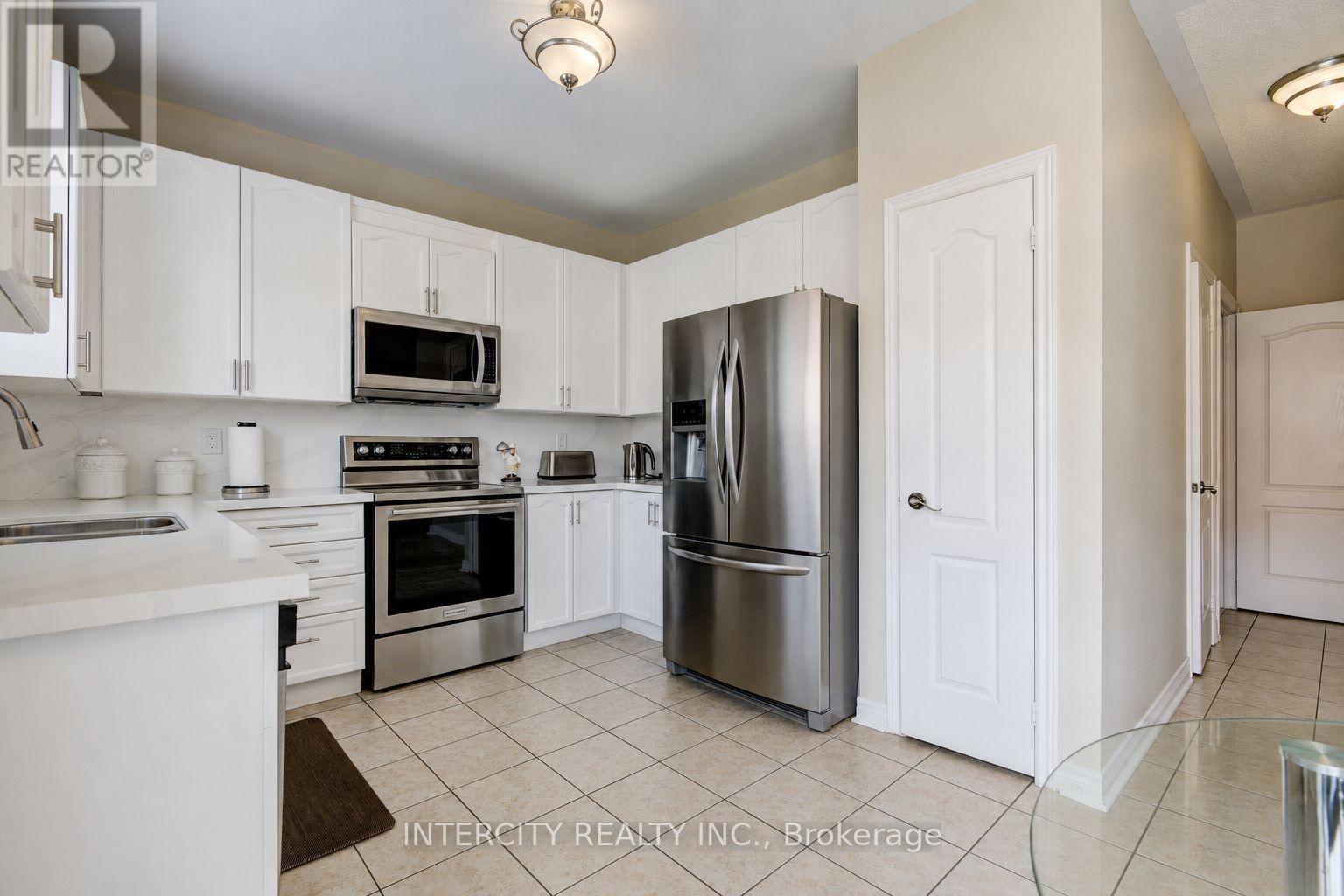 27 Modesto Crescent Property Photo 10