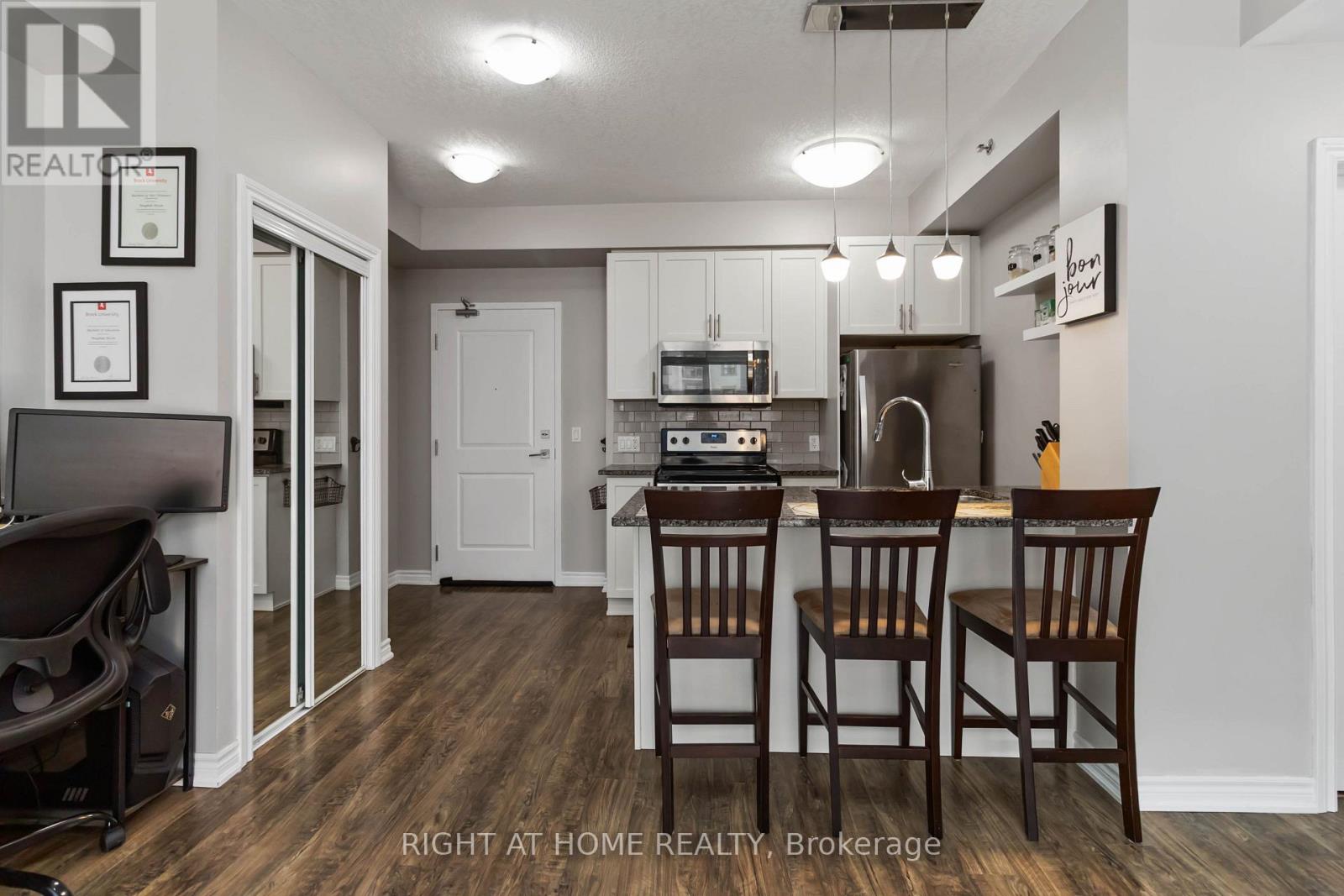 301 - 2490 Old Bronte Road Property Photo 12