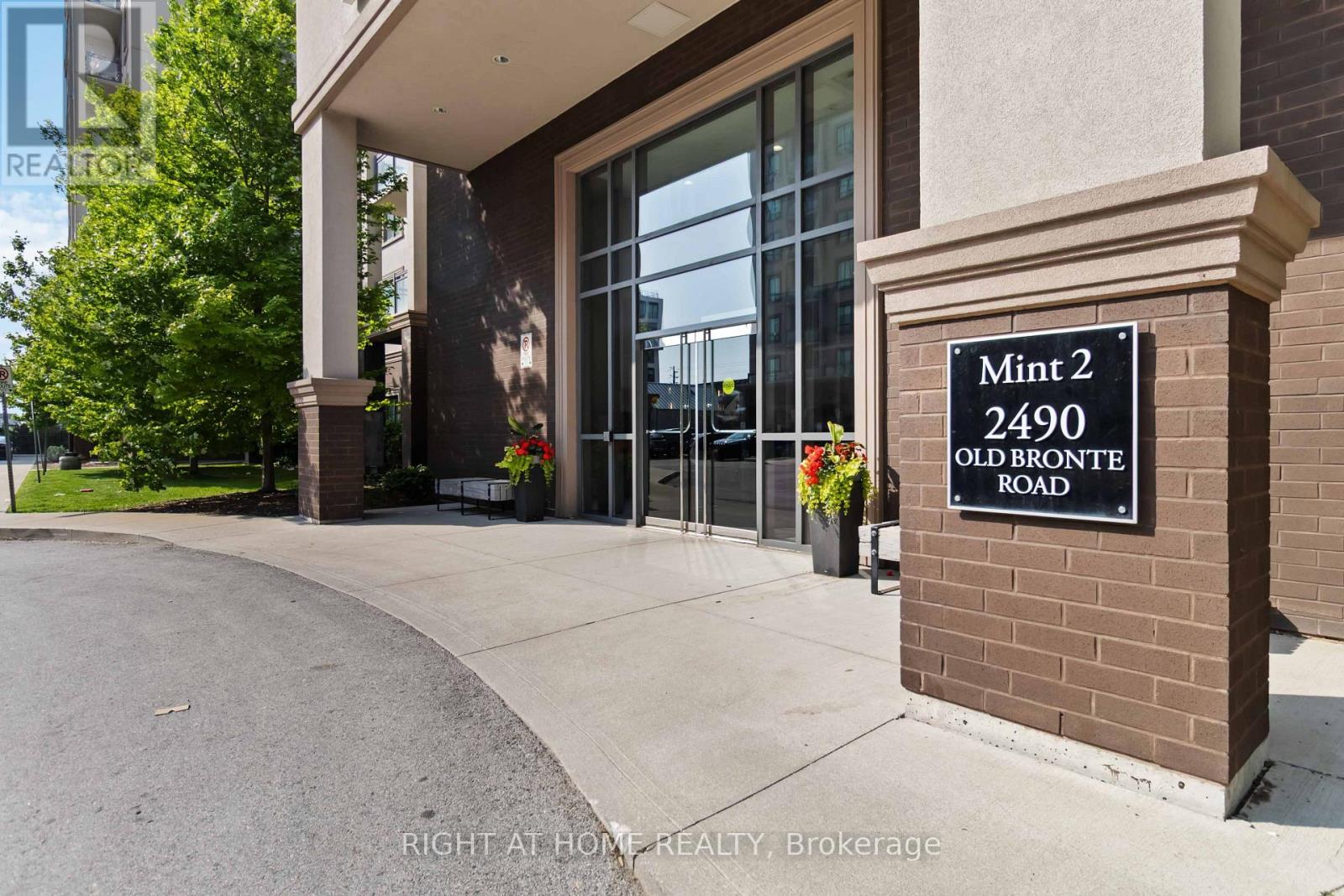 301 - 2490 Old Bronte Road Property Photo 25