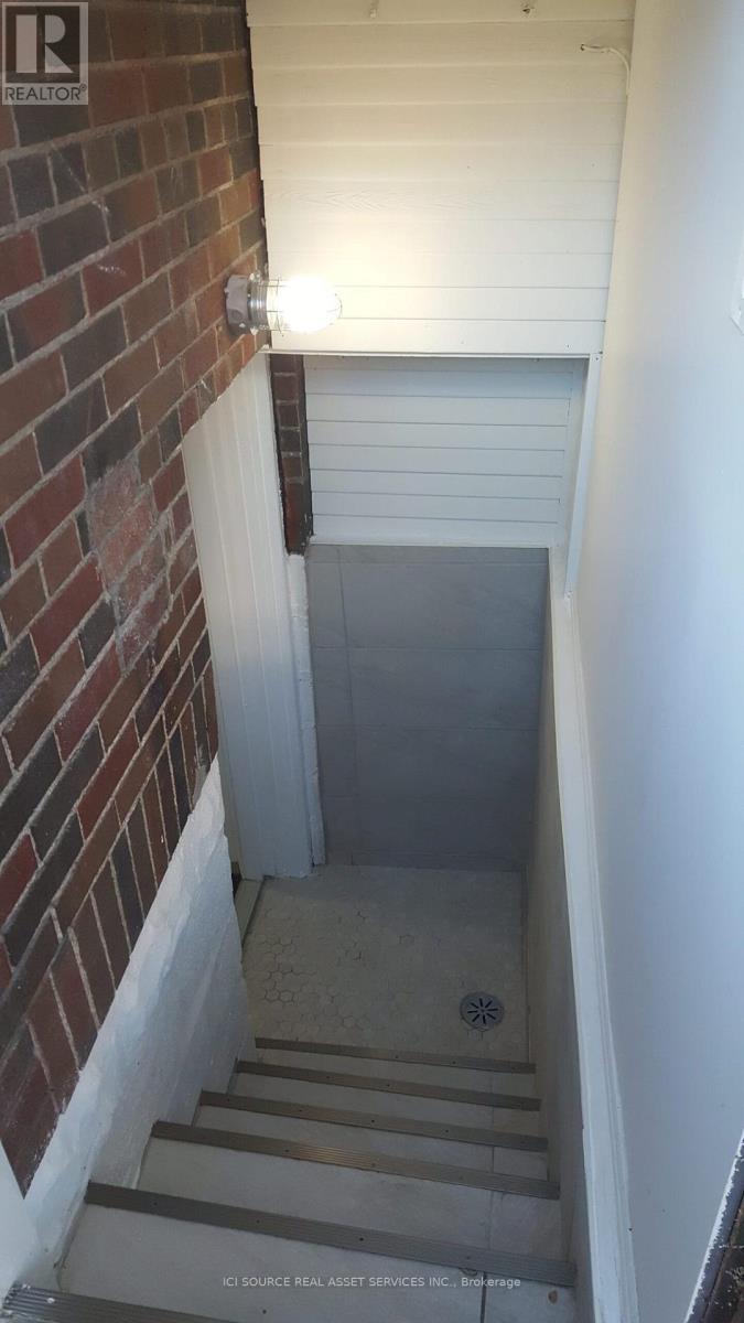 5 - 44 Bartonville Avenue W Property Photo 8