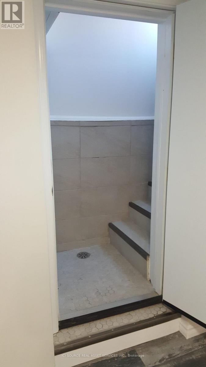 5 - 44 Bartonville Avenue W Property Photo 9