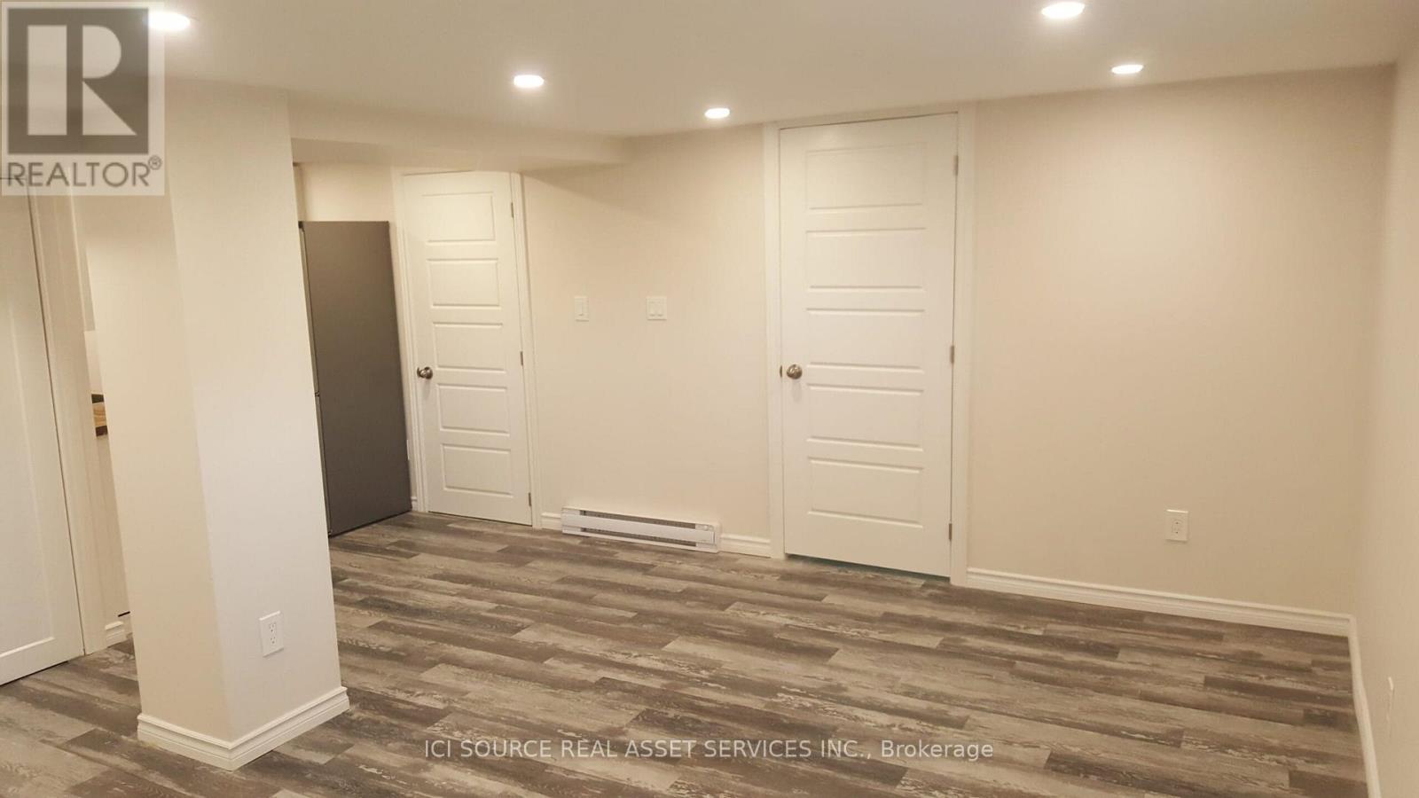 5 - 44 Bartonville Avenue W Property Photo 16