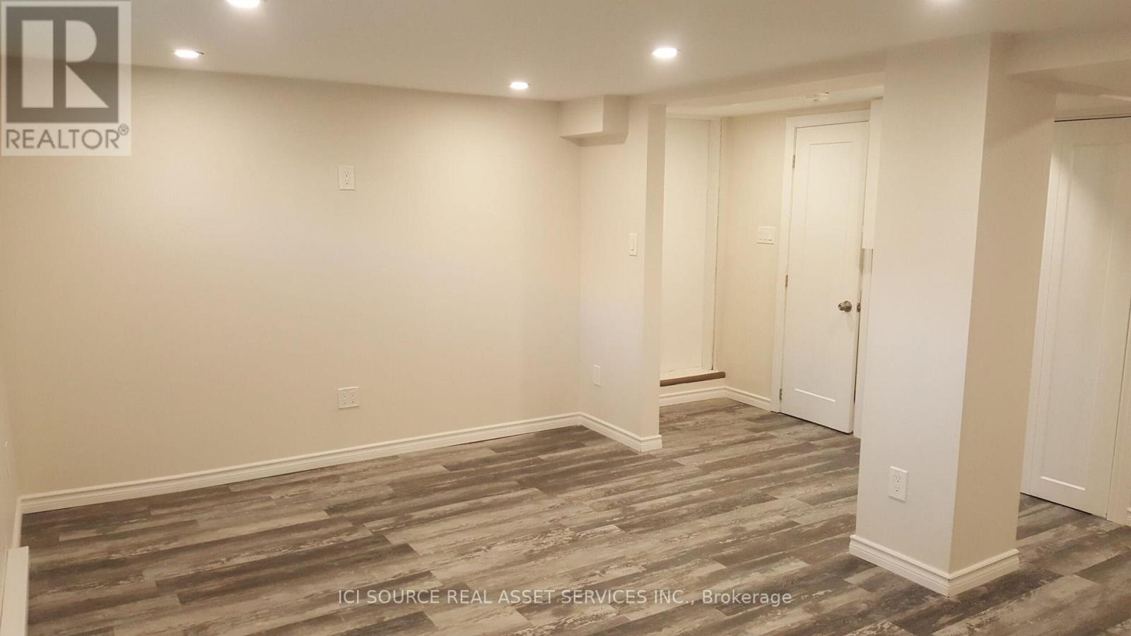 5 - 44 Bartonville Avenue W Property Photo 17