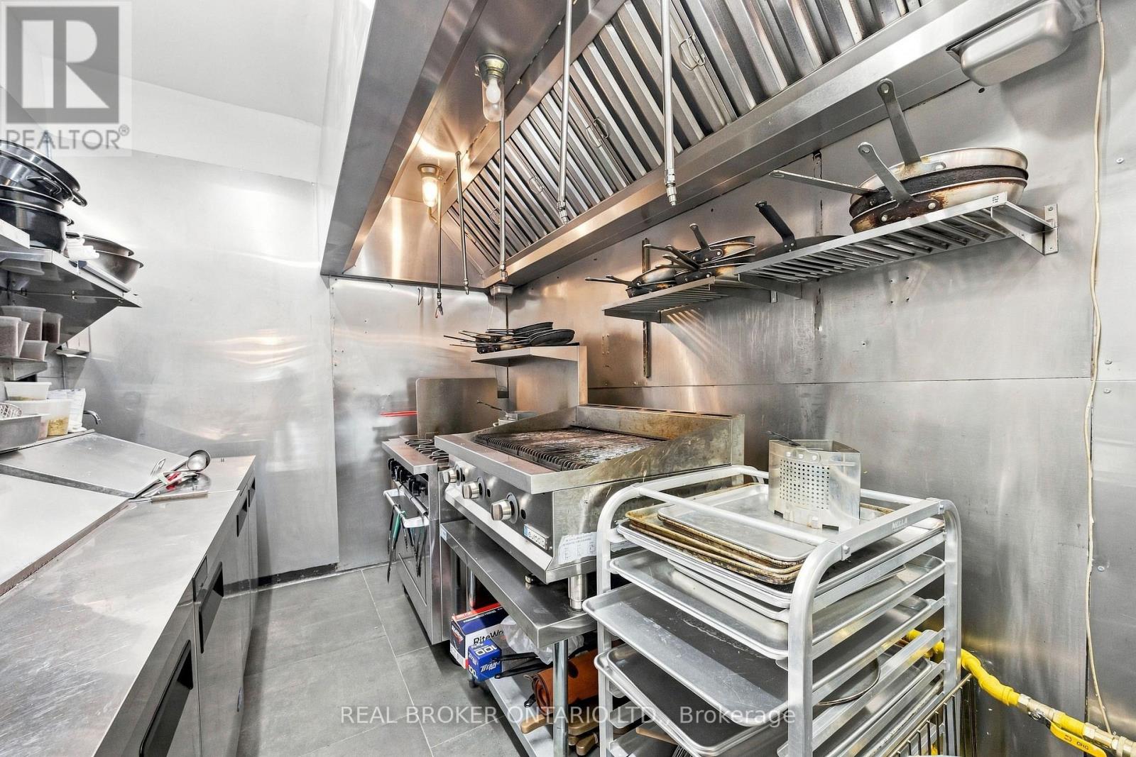 1438a Dufferin Street Property Photo 20
