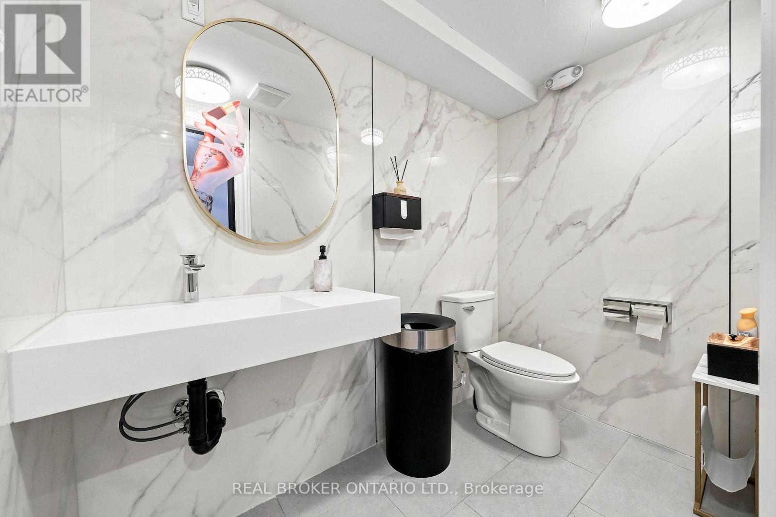 1438a Dufferin Street Property Photo 22