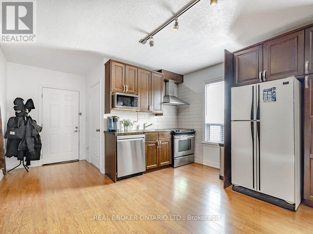 1438a Dufferin Street Property Photo 25