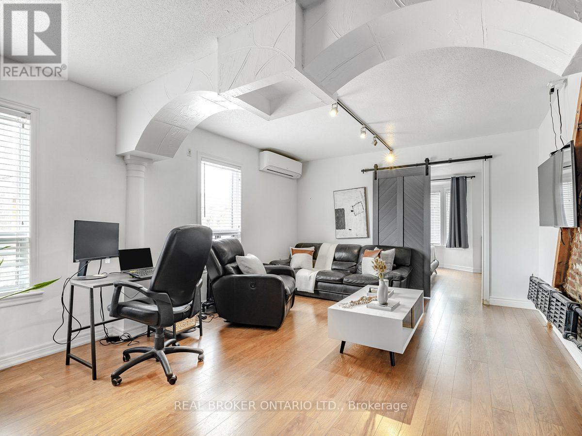 1438a Dufferin Street Property Photo 27
