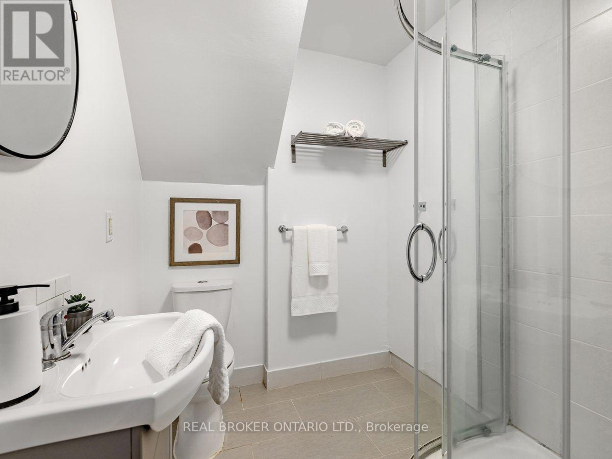 1438a Dufferin Street Property Photo 31