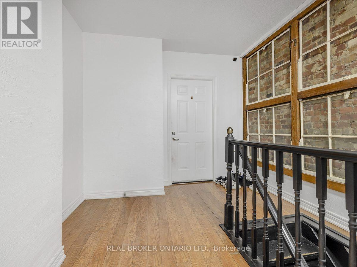 1438a Dufferin Street Property Photo 33