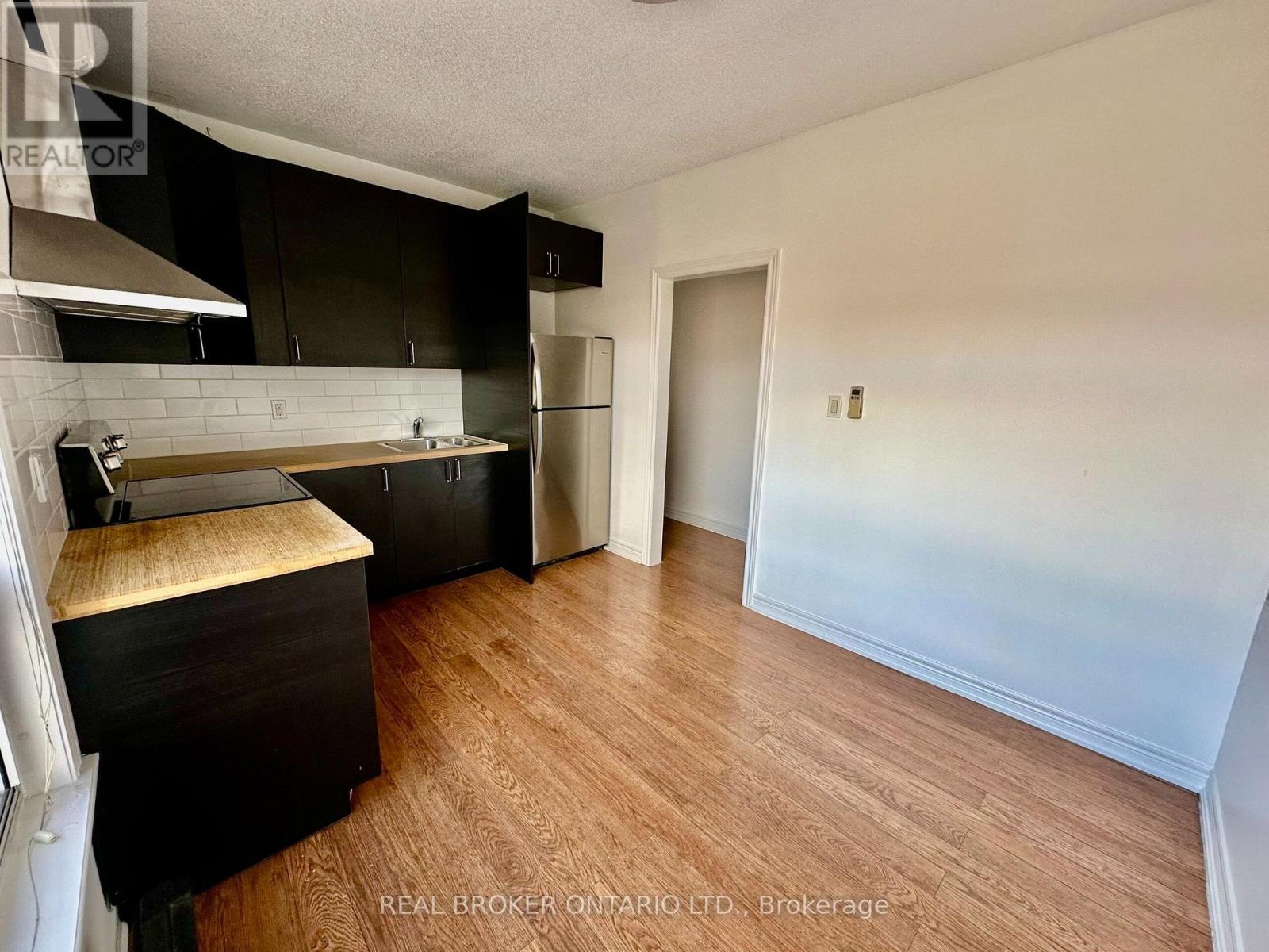 1438a Dufferin Street Property Photo 35